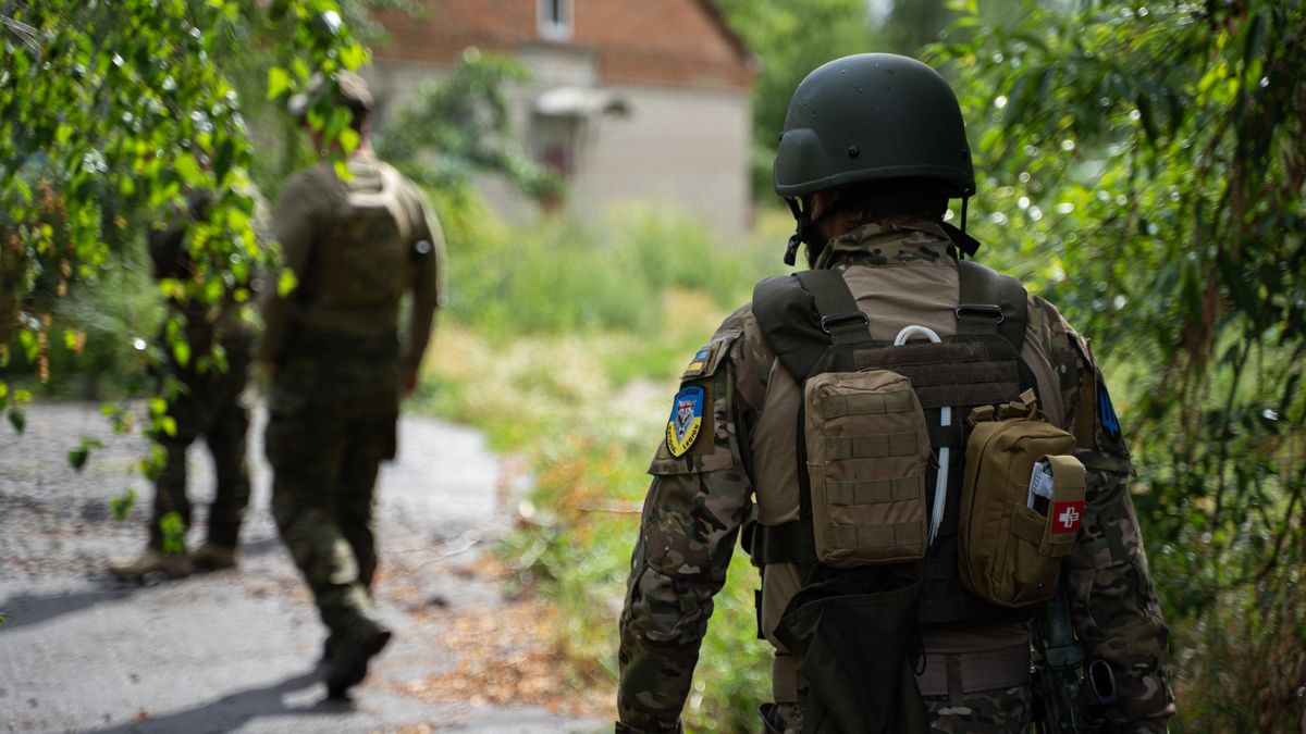 Na východě Ukrajiny se Rusové chystají k útoku, na jihu k obraně, tvrdí Kyjev